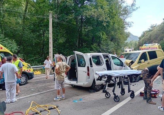 Imagen de los momentos posteriores al choque frontal en Palacios del Sil.