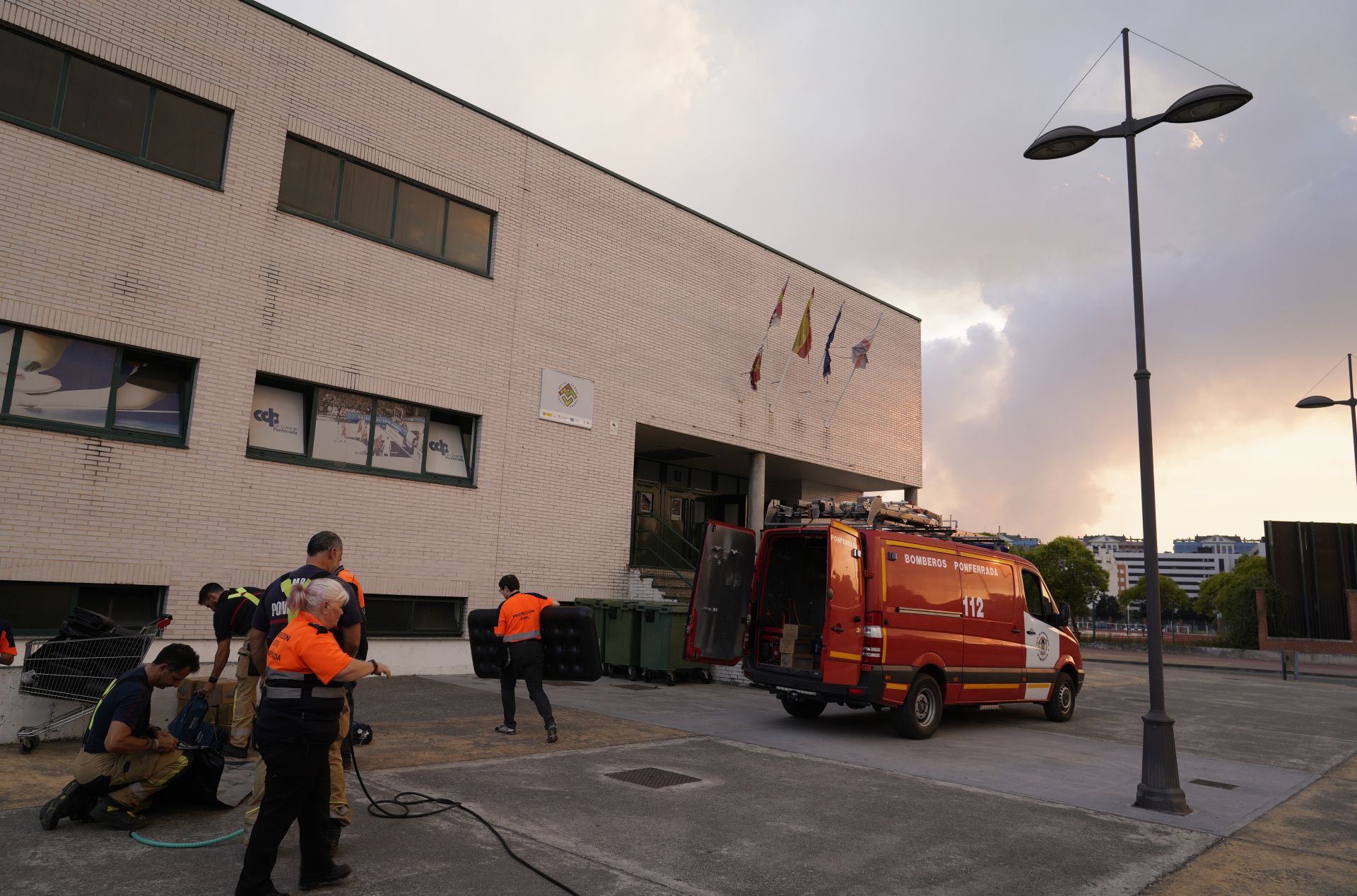 Preparativos en Ponferrada para acoger a los vecinos evacuados