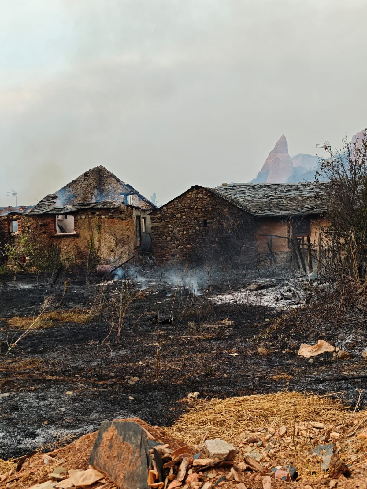 Las imágenes del incendio en Las Médulas