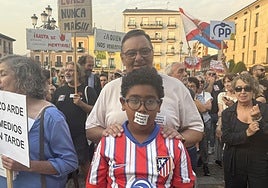 Imágenes de la Plaza del Ayuntamiento de Ponferrada durante la manifestación