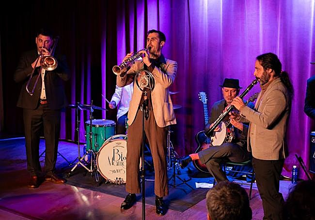 Tropical Moon Jazz Band.