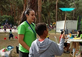 Un niño disfruta de uno de los talleres de la Ciudad Mágica (Cima), en una imagen de archivo.