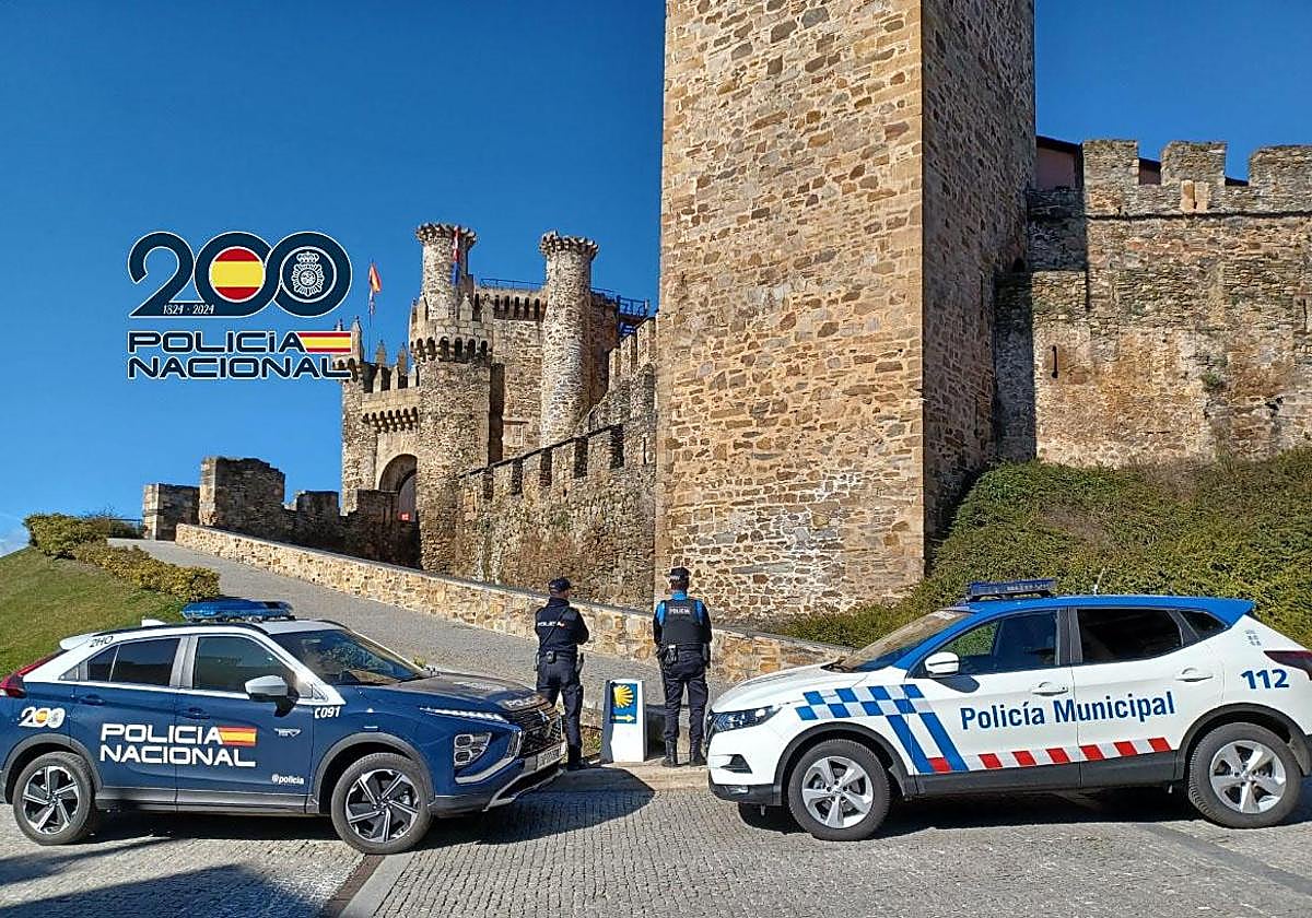 Vehículos de la Policía Nacional y la Policía Municipal en Ponferrada.