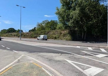Accidente entre dos turismos en la avenida Milán de Ponferrada