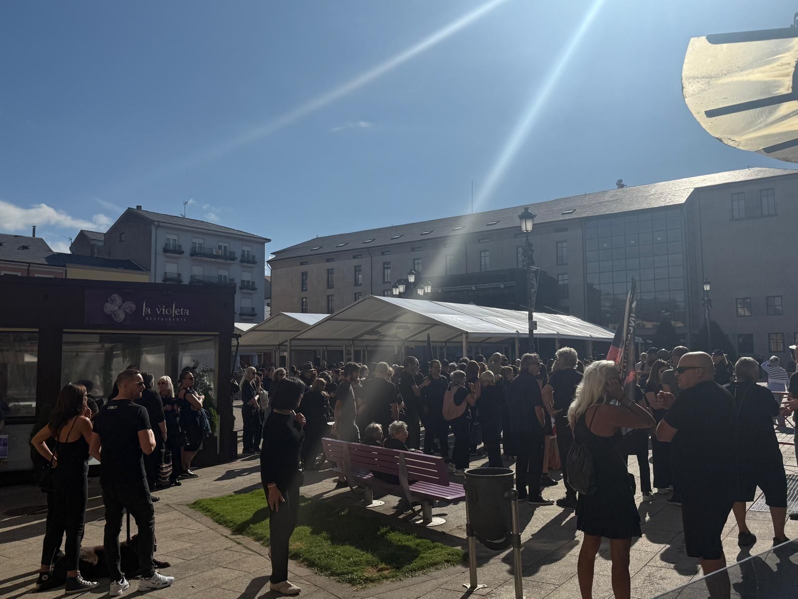 Imagen de la concentración ciudadana para protestar sobre la gestión de los incendios en el día de El Bierzo.