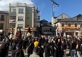 Imagen de la concentración ciudadana para protestar sobre la gestión de los incendios en el día de El Bierzo.