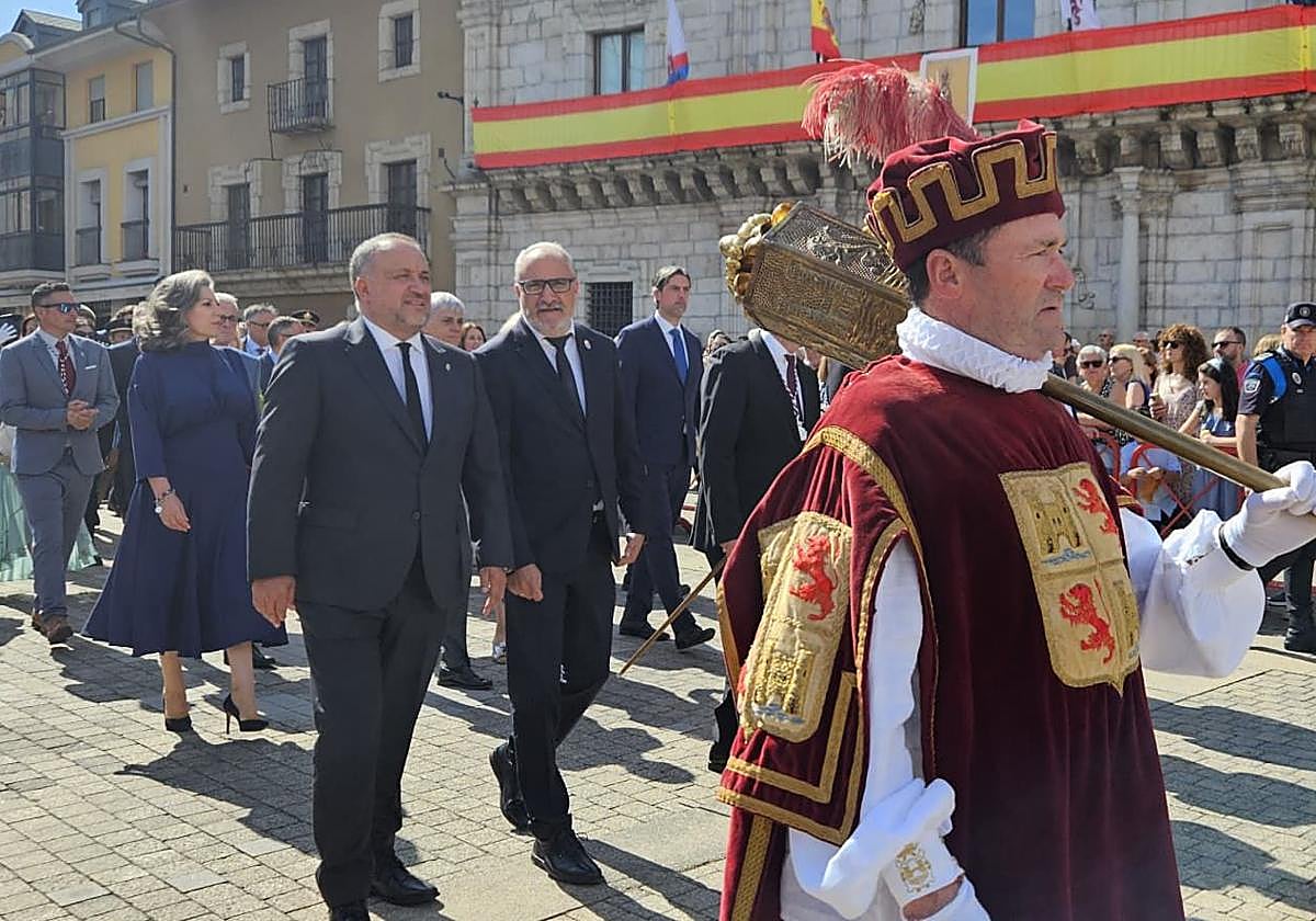 El presidente de la Diputación acude a los actos de La Encina.