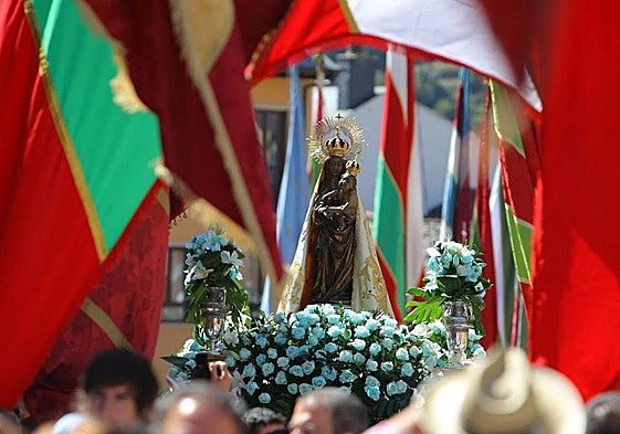 Imagen de archivo de la celebración del centenario de la coronación de la Virgen de la Encina.