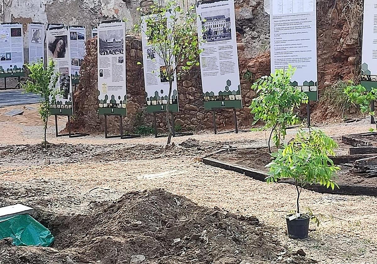 Imagen de la plantación del Jardín Romántico de la Casa de Enrique Gil y Carrasco en Villafranca del Bierzo.