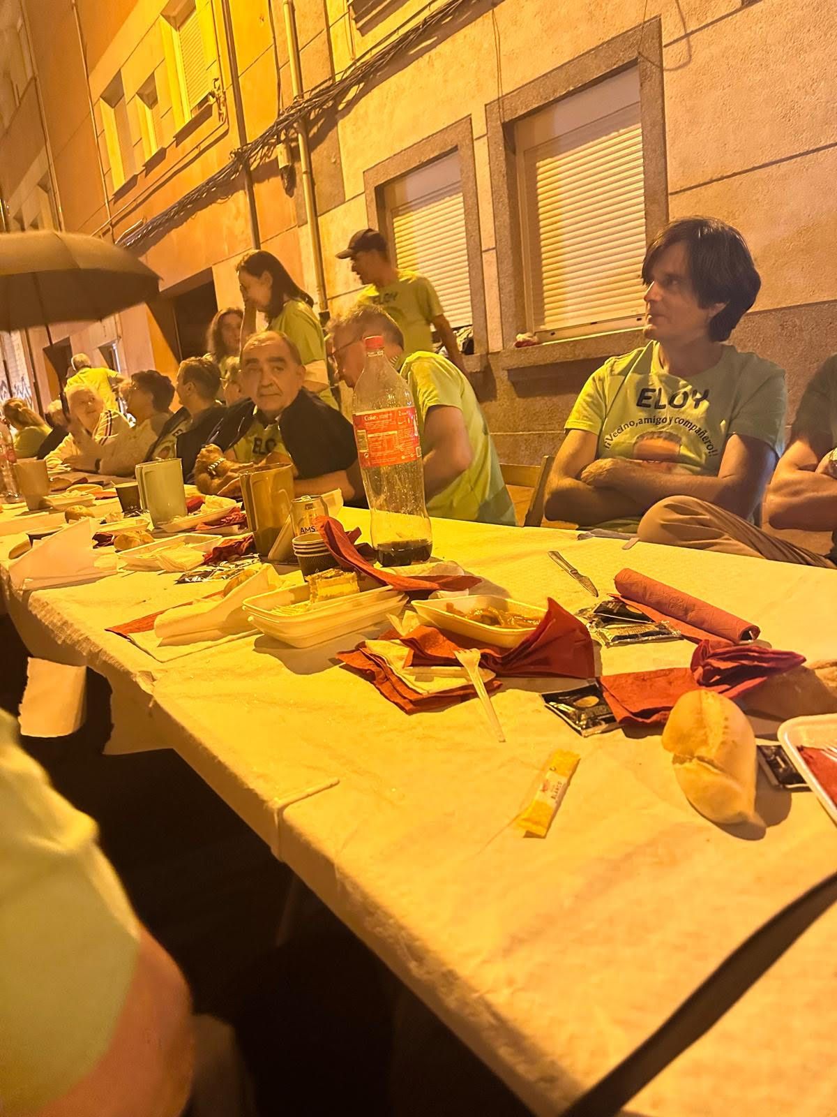 Celebración del reencuentro de los niños que se criaron en la calle Nicomedes Martín Mateos de Ponferrada.