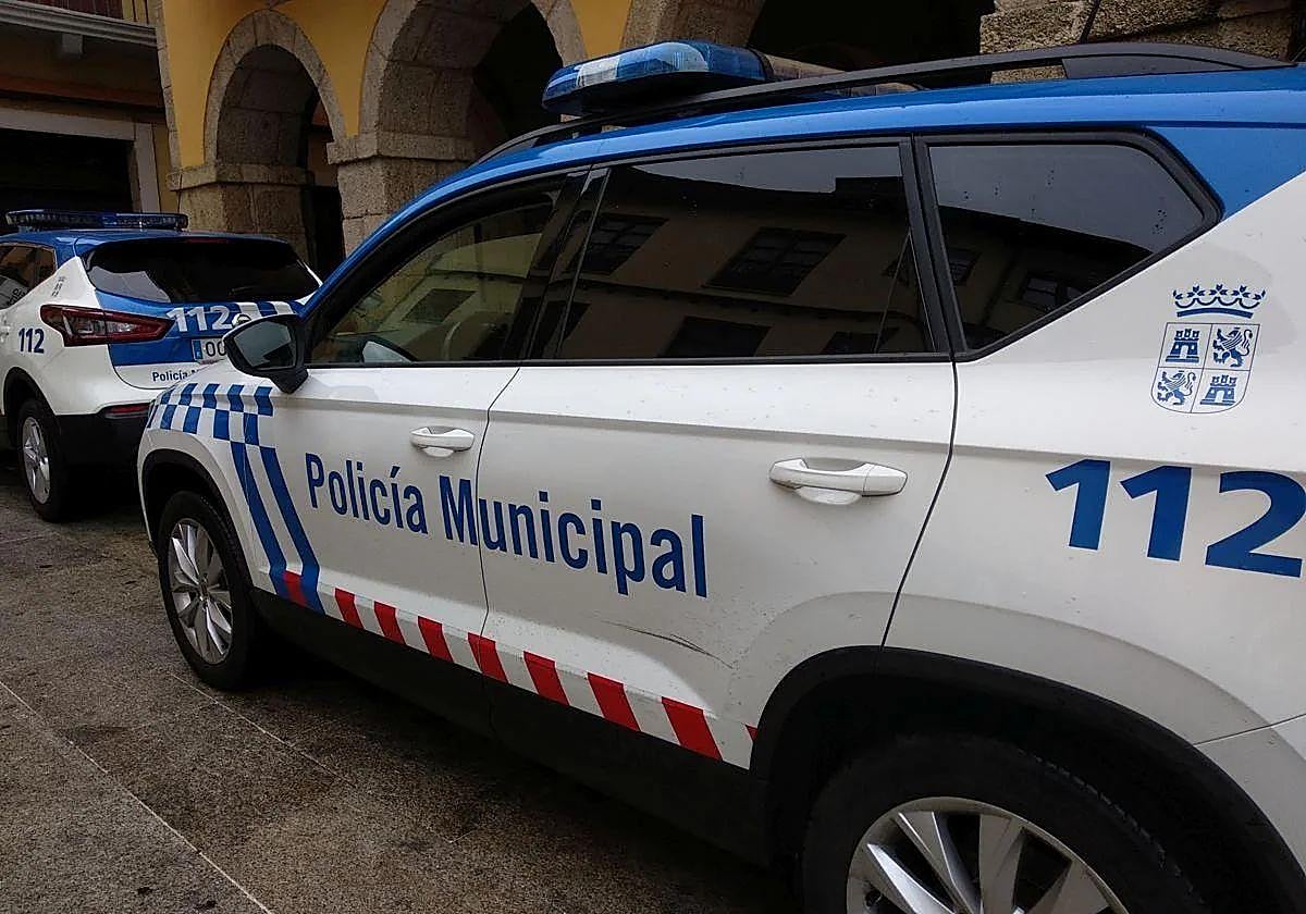 Coches parrulla de la Policía Municipal de Ponferrada.