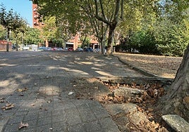 Estado de la zona de los alrededores del colegio Peñalba donde se iniciarán las obras de reparación.