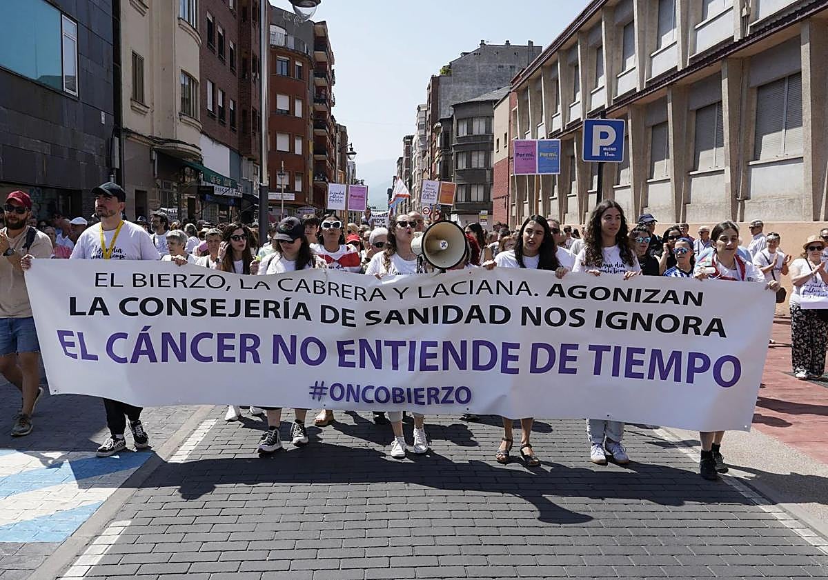 Imagen principal - Manifestaciones convocadas por OncoBierzo en Ponferrada y Valadolid.