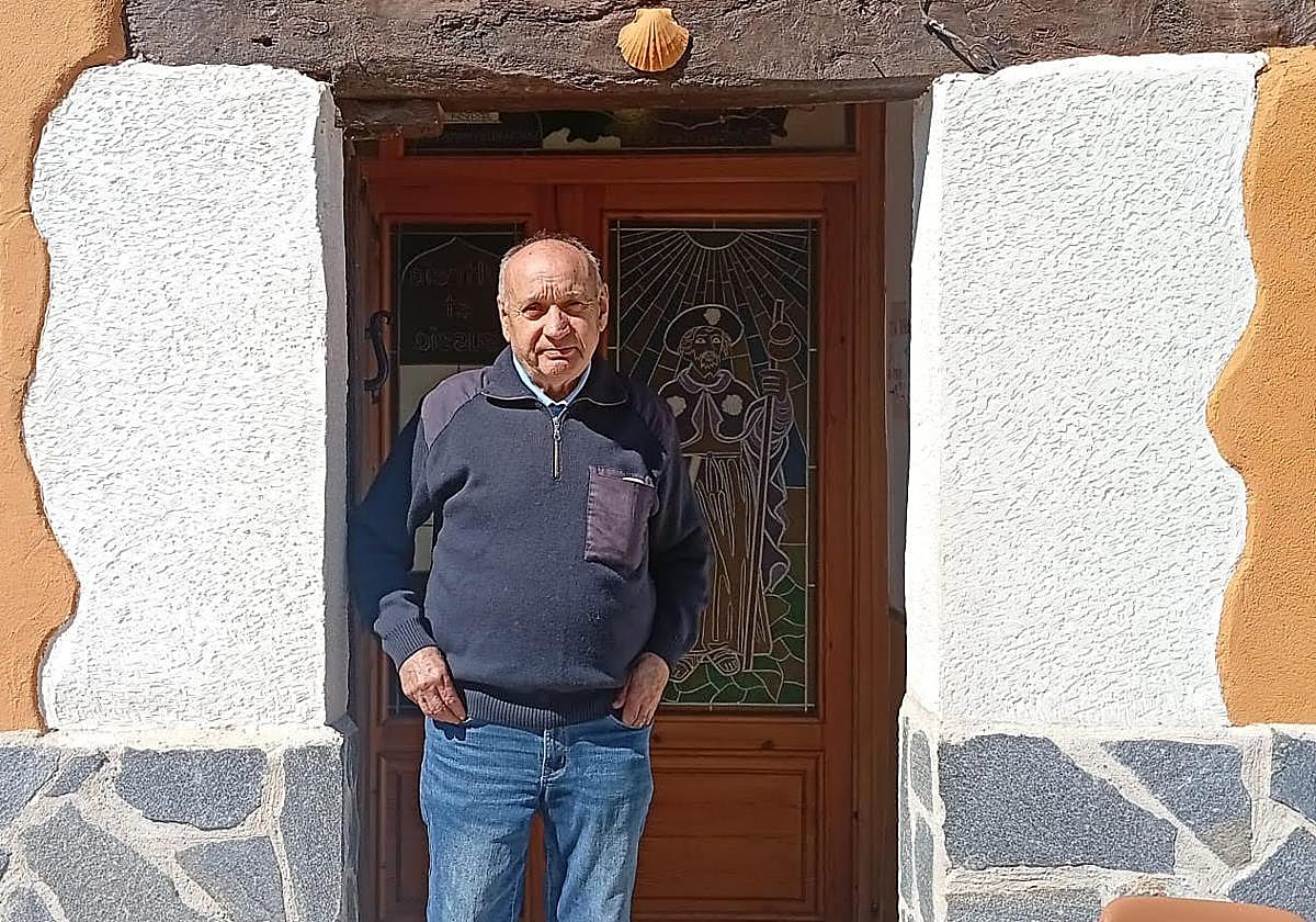 El primer hospitalero voluntario del Albergue San Nicolás de Flüe de Ponferrada, José Luis Antón, en Tosantos (Burgos).