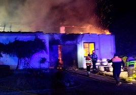 Los bomberos de Ponferrada sofocan de madrugada dos incendios en Toreno y Berlanga del Bierzo