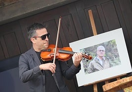 Las imágenes del acto de homenaje al bombero forestal fallecido en Espinoso de Compludo