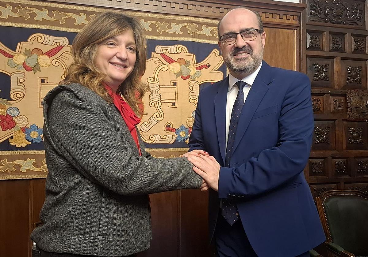 La rectora de la ULE y el alcalde de Ponferrada firman un convenio de colaboración.