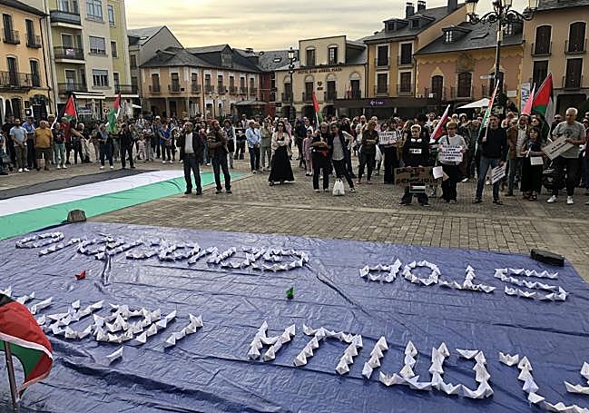 Imagen de la protesta convocada en Ponferrada contra el genocidio en Palestina.