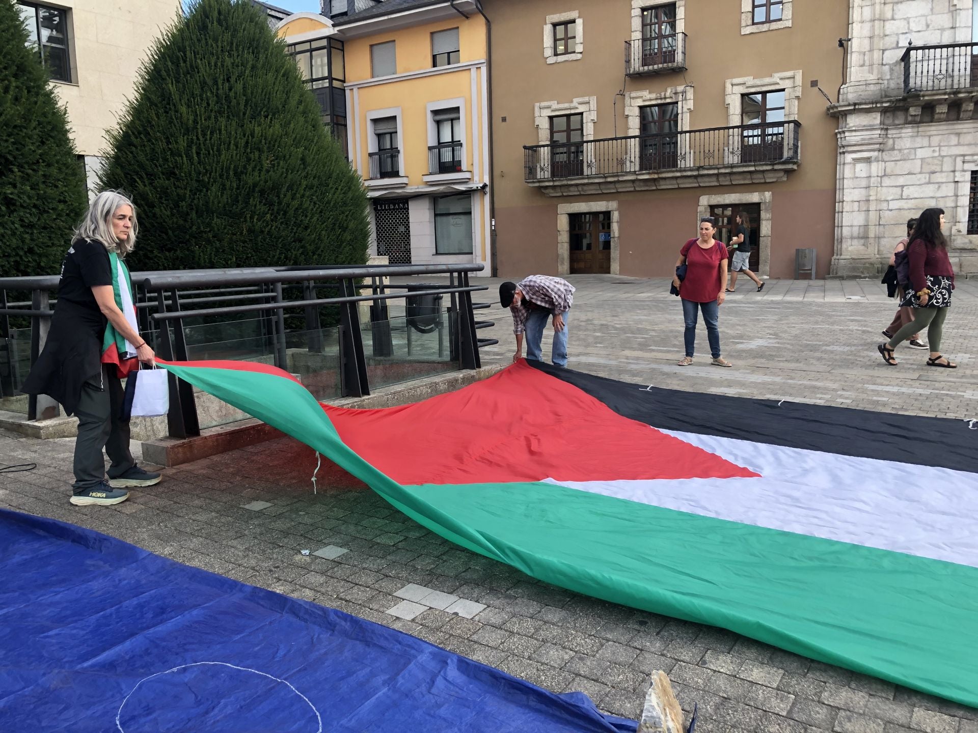 Protesta en Ponferrada para exigir la libertad de los miembros de la Flotilla y el cese del genocidio de Israel en Palestina.
