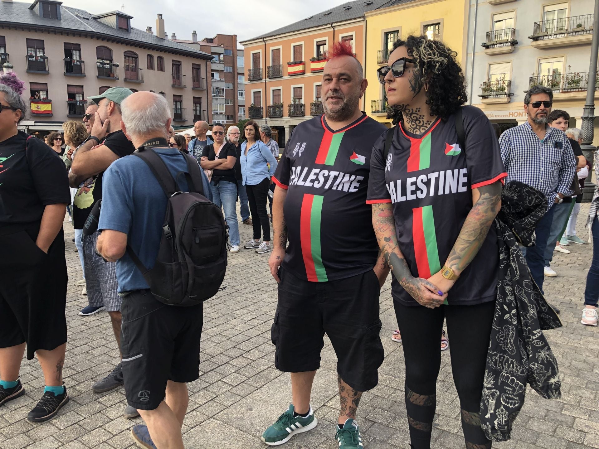 Protesta en Ponferrada para exigir la libertad de los miembros de la Flotilla y el cese del genocidio de Israel en Palestina.