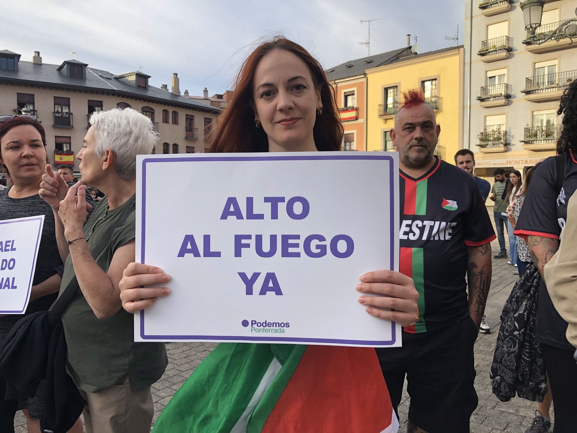 Protesta en Ponferrada para exigir la libertad de los miembros de la Flotilla y el cese del genocidio de Israel en Palestina.