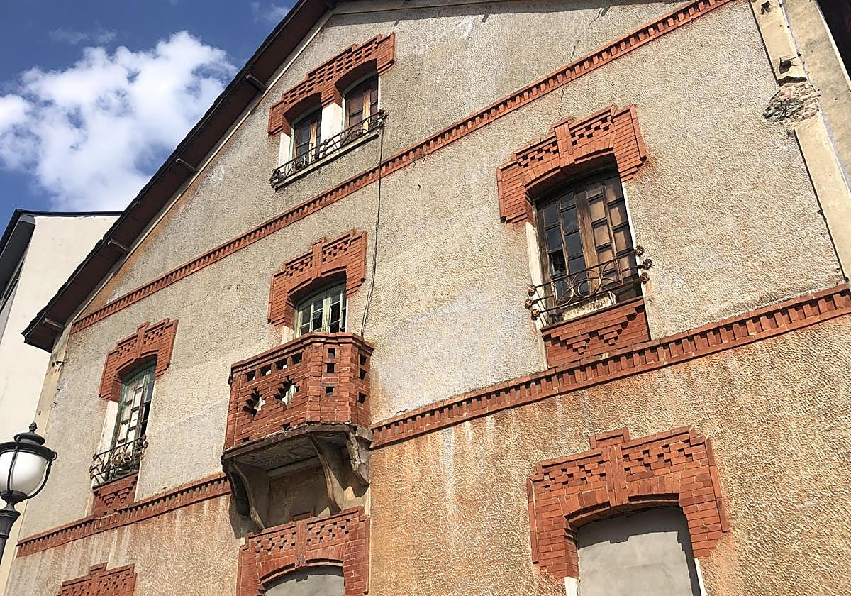 Imagen del inmueble que albergó el mítico Hotel Lisboa de Ponferrrada.
