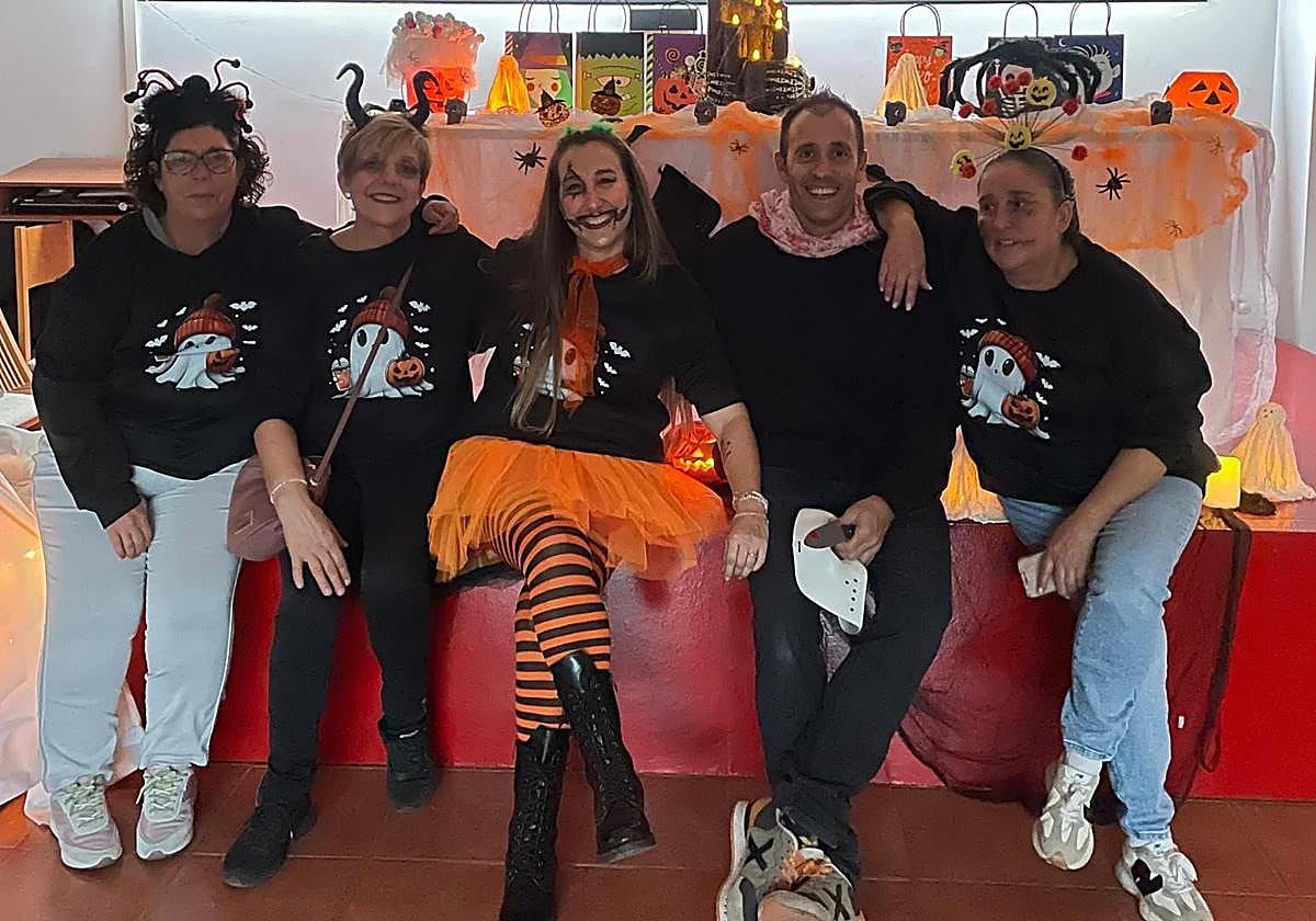 Vecinos de Santo Tomás de las Ollas en la última edición de la fiesta de Halloween.