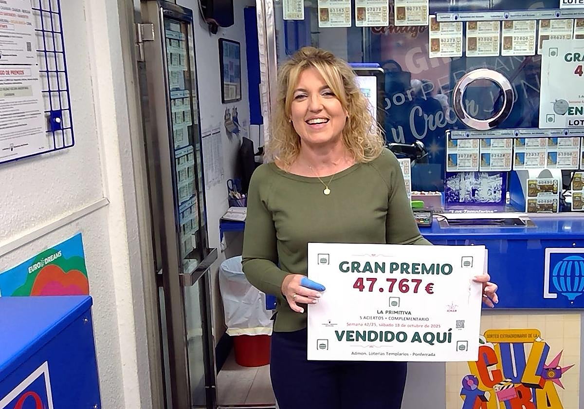 Imagen de la lotera que regenta la administración de lotería donde se ha vendido el premio.