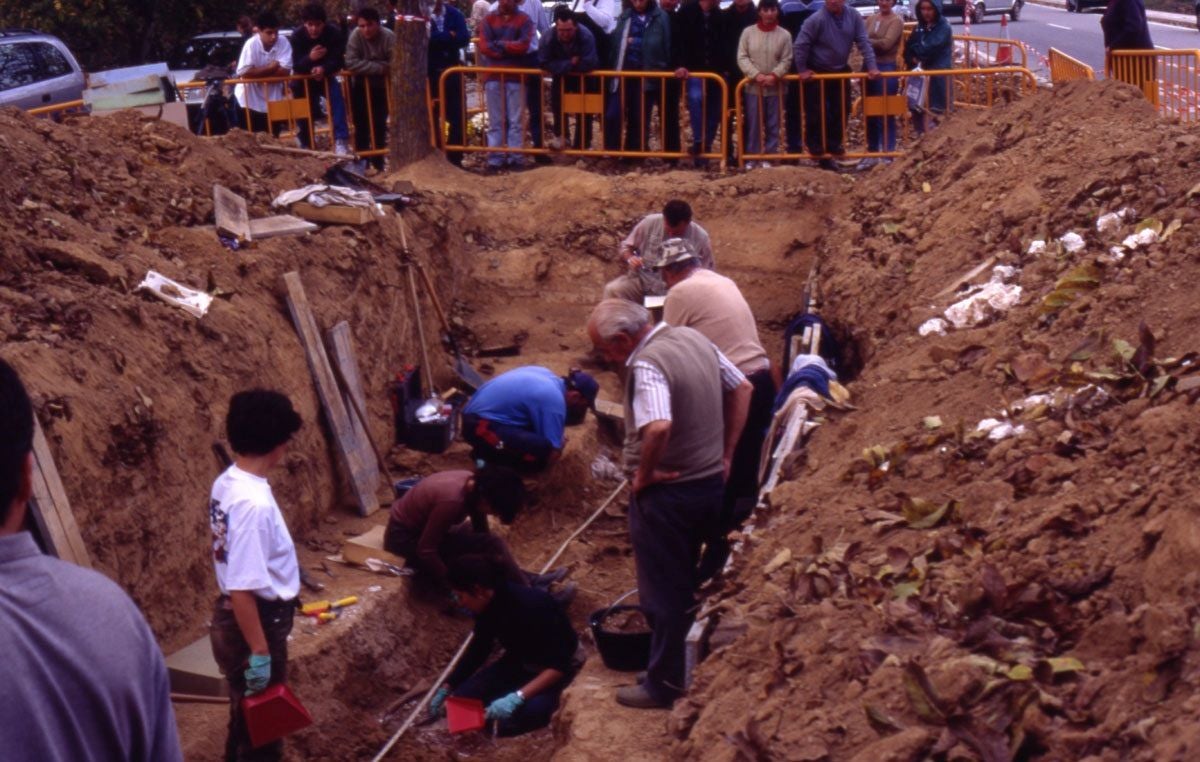 Las imágenes de la exhumación en Priaranza en 2000