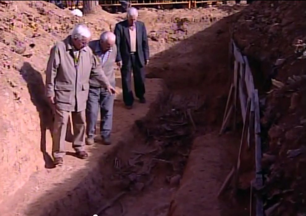 Las imágenes de la exhumación en Priaranza en 2000