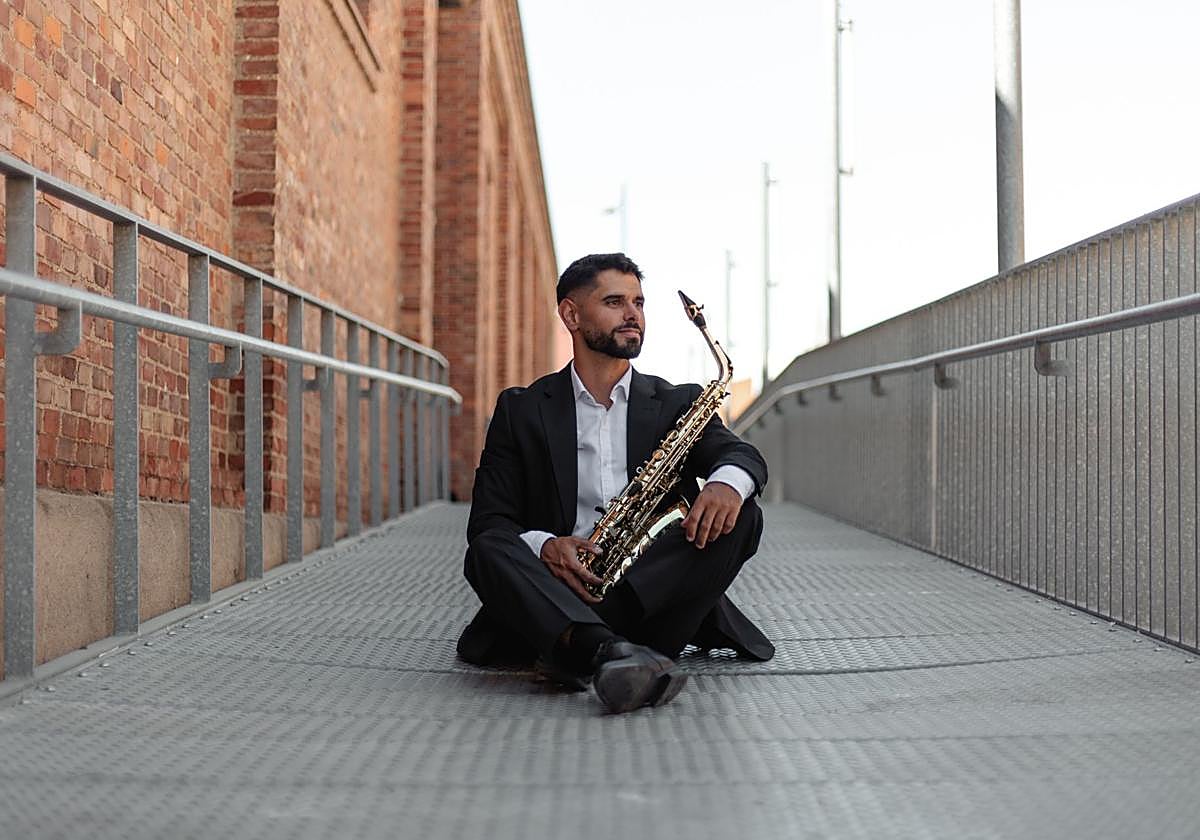 El saxofonista ponferradino David Delgado tocará como artista invitado con la Camerata Clásica.