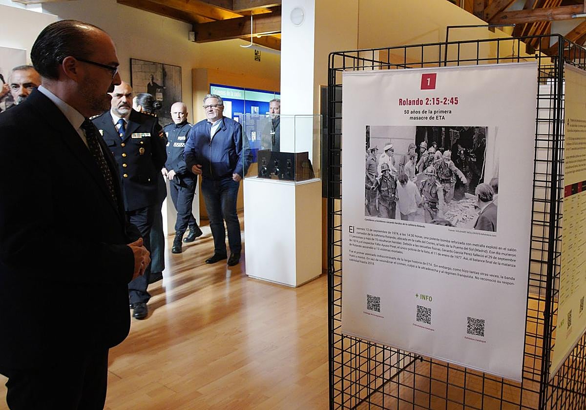 Marco Morala en la inauguración de la exposición 'Rolando 2:15-2:45. 50 años de la primera masacre de ETA'