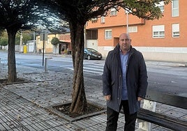 Pedro Ruíz, presidente de la Asociación de Vecinos El Carrascal. en la Plaza Castilla.