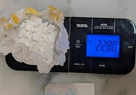 Báscula con droga intervenida en la operación.