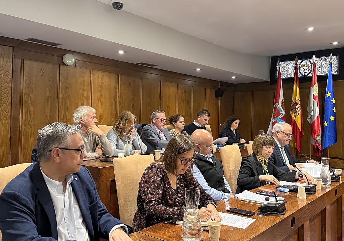 Imagen de los miembros del Partido Socialista en Ponferrada.
