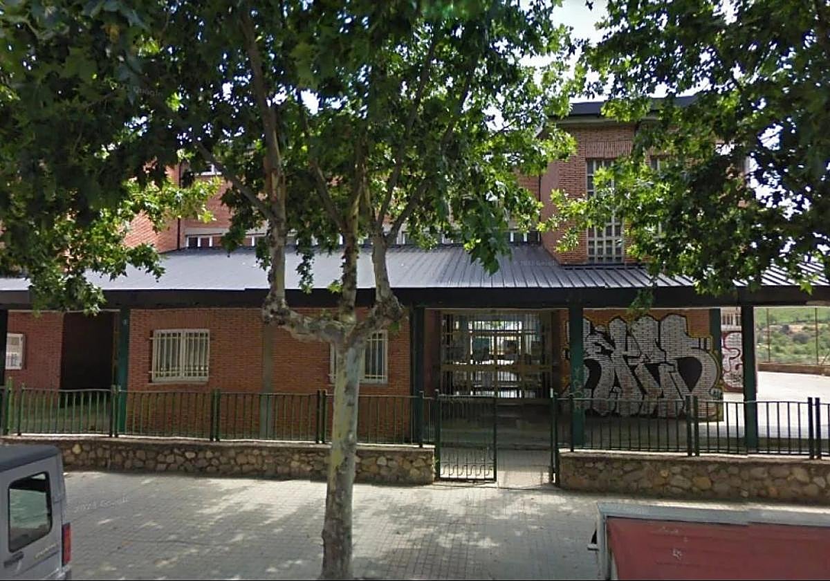 Imagen del colegio San Andres de La Borreca de Ponferrada.