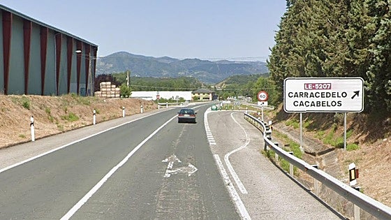 Un herido en Carracedelo tras salirse de la vía en la N-VI