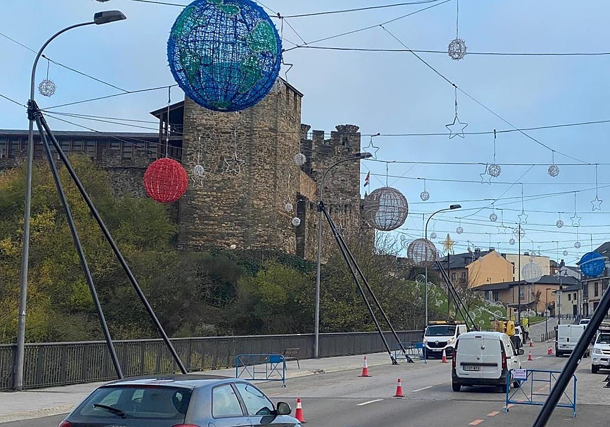 Imagen de la Vía Láctea que dará color a la iluminación navideña en el puente García Ojeda de Ponferrada.