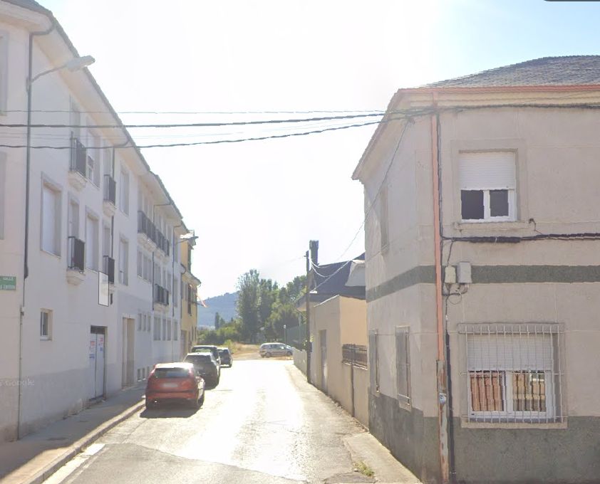 Sale a subasta un piso en uno de los barrios más grandes de Ponferrada
