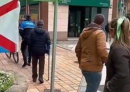 Un hombre agrede a un miembro de la mesa informativa de Vox en Ponferrada