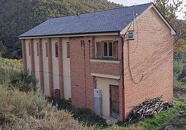 Imagen del edificio de las escuelas.