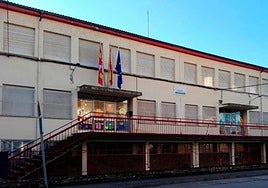 Imagen de archivo de la fachada del colegio berciano ganador del concurso nacional de cuentos navideños.