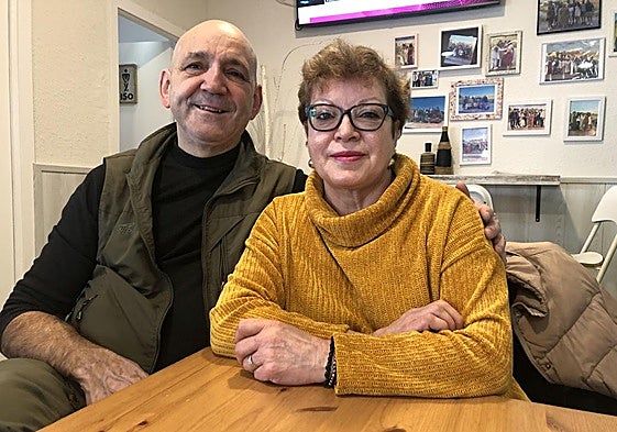 Miguel Álvarez y Nieves Leite, ya jubilados, han sido el alma del bar Gundín de Ponferrada.