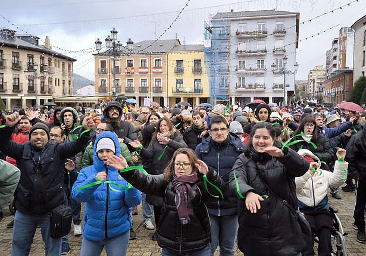 Imagen del baile por la inclusión en Ponferrada para celebrar el Día Internacional de las Personas con Discapacidad.