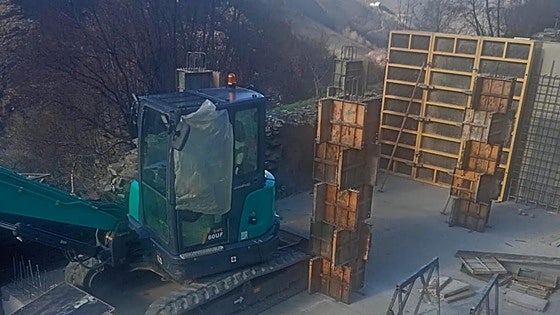 Los retrasos marcan la reconstrucción de Lusio tras el incendio: «Primero decían enero, ahora será marzo»