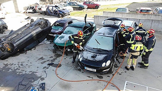 Dos personas quedan atrapadas de madrugada en su coche tras un accidente en El Bierzo
