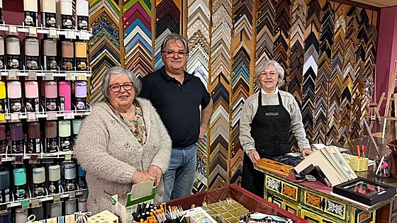 La tienda de arte berciana que enmarcaba los regalos que Cristóbal Halffter le hacía al rey emérito