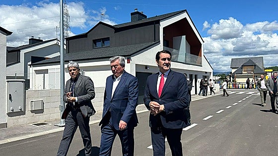 Se entregan en Carracedelo las primeras viviendas de una promoción pública de 32 casas para jóvenes