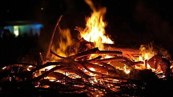La corza blanca por la que los vecinos no apagan el fuego por la noche en El Bierzo