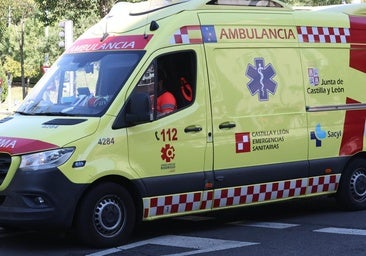 Herido un hombre tras volcar su vehículo en la plaza del Ayuntamiento de Fabero